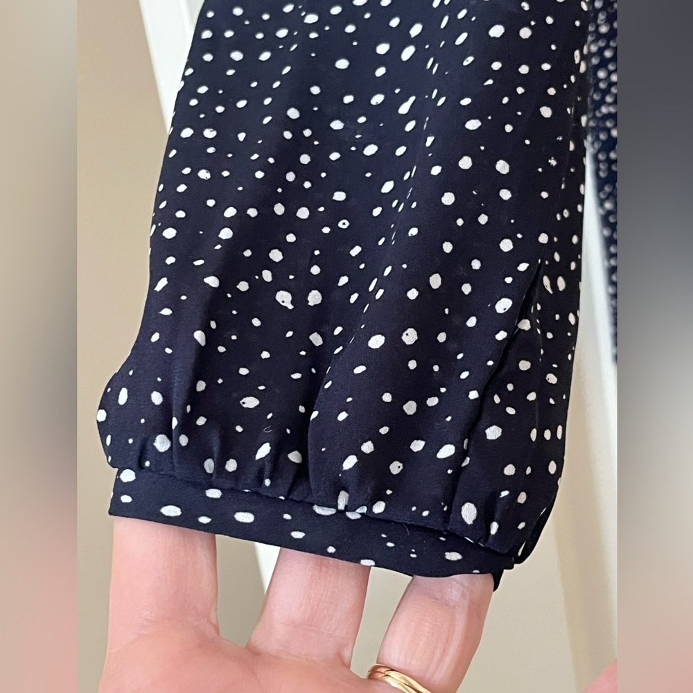 LOFT Navy Blue Speckled Dots Blouse Rayon Blend Women’s Size Small - Picture 9 of 16